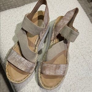 Donald J. Pliner Tan Croc-Pattern Espadrilles